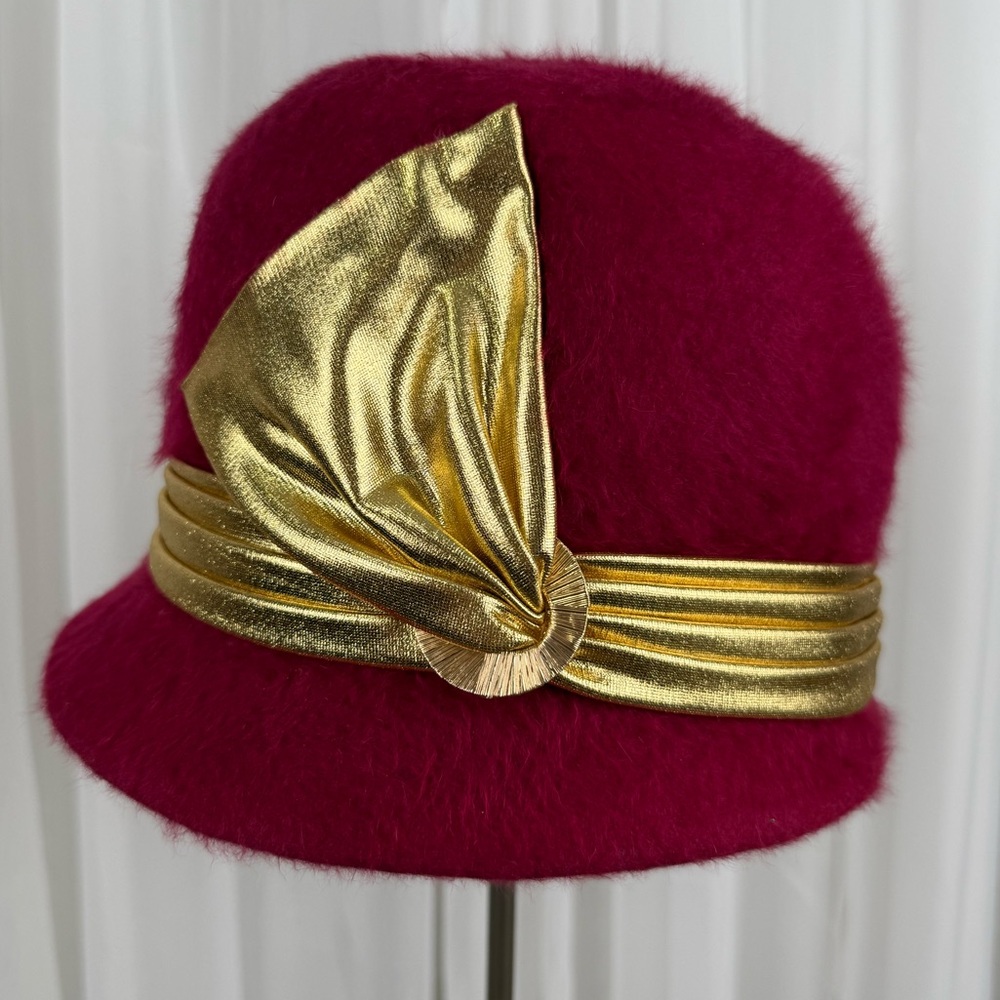 Vintage KUTZ Red Fuzzy Cloche Hat Gold Trim Mod 60s Union Tag Small